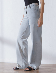 Джинсы трубы из эластичного денима