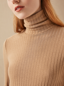 Водолазка из фактурного трикотажа