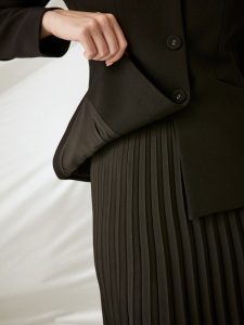 Жакет приталенного силуэта