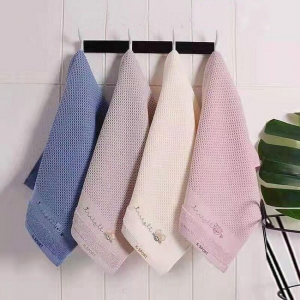 Полотенце для рук с вышивкой 