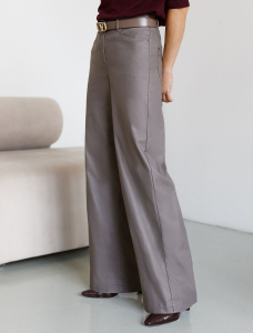 Брюки-трубы из эластичного хлопка с эффектом кожи