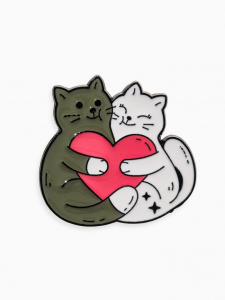 Значок «Котики» влюблённые, цветной в чёрном металле