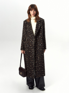 Шерстяное пальто с мембраной и утеплённой спинкой