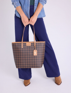 DIAMOND SIGNATURE TOTE BAG