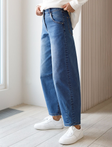 Джинсы barrel с декоративной стиркой из эластичного денима