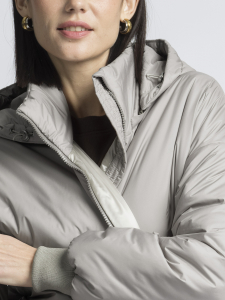 Длинная утепленная куртка с капюшоном