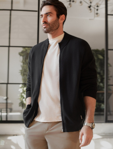 Кардиган плотной вязки на металлической молнии