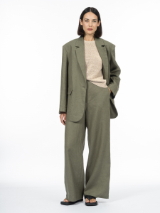 Вязаный топ из ленточной пряжи