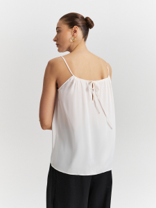 Топ на бретелях