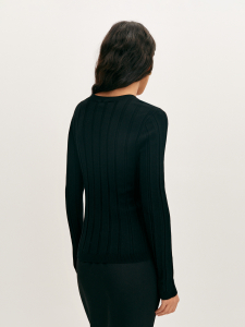 Блуза вязаная с V-вырезом