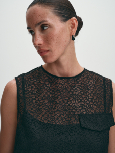 Нарядное короткое кружевное платье