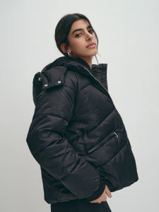 Теплый пуховик с  капюшоном на молнии