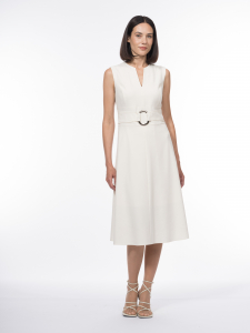 Приталенное платье с комбинированным вырезом