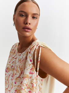 Топ с флористическим принтом