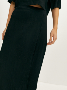 Юбка-миди на запах с эффектом жатости