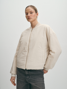 Демисезонная короткая куртка-бомбер