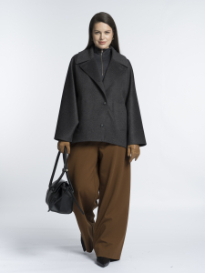 Короткое демисезонное пальто из  100% шерсти