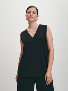 Базовый топ из вискозы с V-вырезом