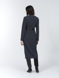 Силуэтное платье из эластичной костюмной ткани