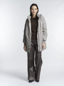 Длинная утепленная куртка с капюшоном