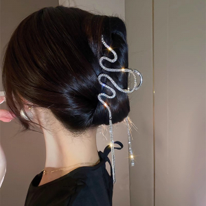 Краб для волос металлический сверкающий Змейка с Цепочками. Цвет: СЕРЕБРО