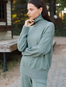 Свитер из пряжи с кашемиром