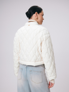 Короткая стеганая куртка, утепленная синтепухом