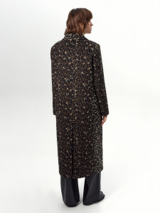 Шерстяное пальто с мембраной и утеплённой спинкой