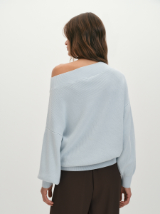 Джемпер оверсайз с открытым плечом