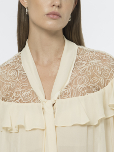 Блуза с кружевной кокеткой