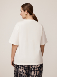 Футболка оригинального кроя из эластичного трикотажа