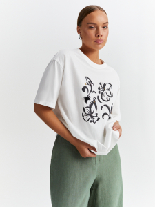 Футболка с цветочным принтом