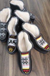 Бабуши сукно, вышивка (черный)