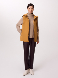 Утеплённый непромокаемый жилет с капюшоном