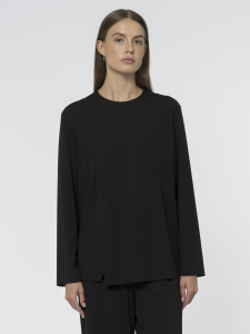 Трикотажная блуза оригинального кроя