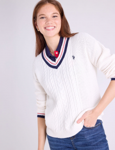 SIGNATURE TIPPED V-NECK CABLE SWEATER