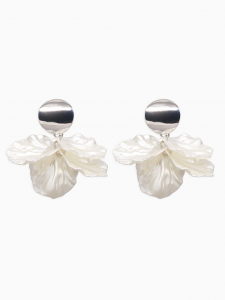 Серьги клипсы для ушей QF «Ветерок», белые в серебре