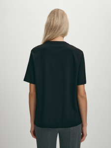 Базовая футболка с вышивкой