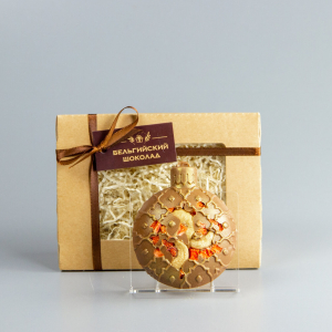 Шоколадная фигурка сублиматами (9) Клубника. кешью