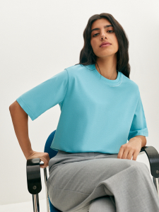 Футболка базовая с принтом по горловине