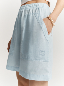 Легкие шорты изо льна