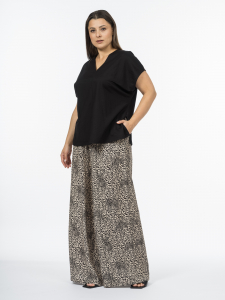 Блуза из вискозного трикотажа с V-вырезом