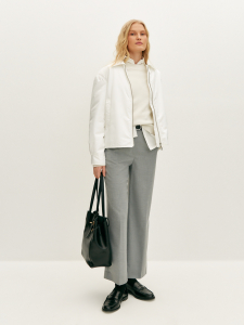 Ветровка с отложным воротником