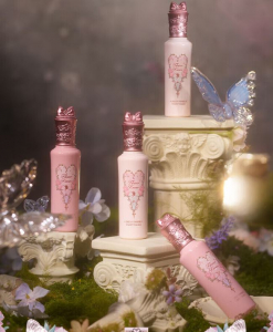 Консилер Flower Knows Midsummer Night Series осветляет и маскирует
