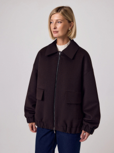 Утепленный бомбер со съемным воротником из экомеха