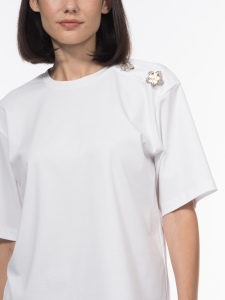 Блуза с сияющими брошами