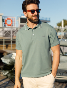 Футболка-поло из фактурного трикотажа