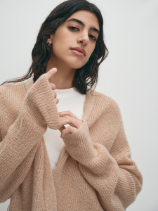 Теплый удлиненный вязаный кардиган