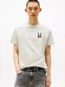 Tommy Jeans Retro Flag Logo T-Shirt