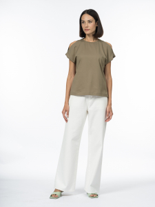 Футболка с разрезами на рукавах